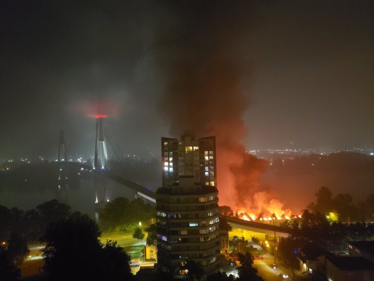 New Westminster firefighters scramble to put out pier blaze