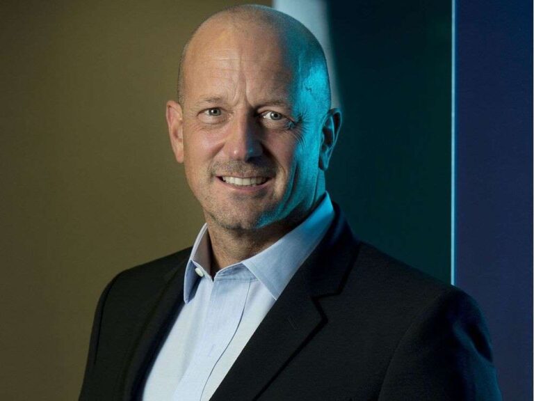 Simon Fraser University alumnus donates $34 million toward scholarship fund