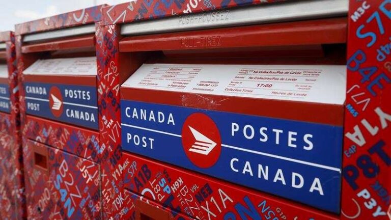 Canada Post moves up Christmas delivery deadlines amid unprecedented holiday demand