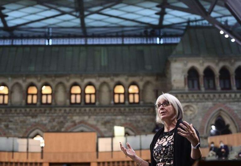 Trump admin silent after Hajdu pushes back on U.S. plan to raid Canada’s drug cabinet