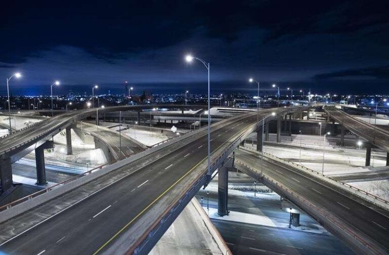 Police issue fines as Quebec curfew takes effect, cases continue to rise