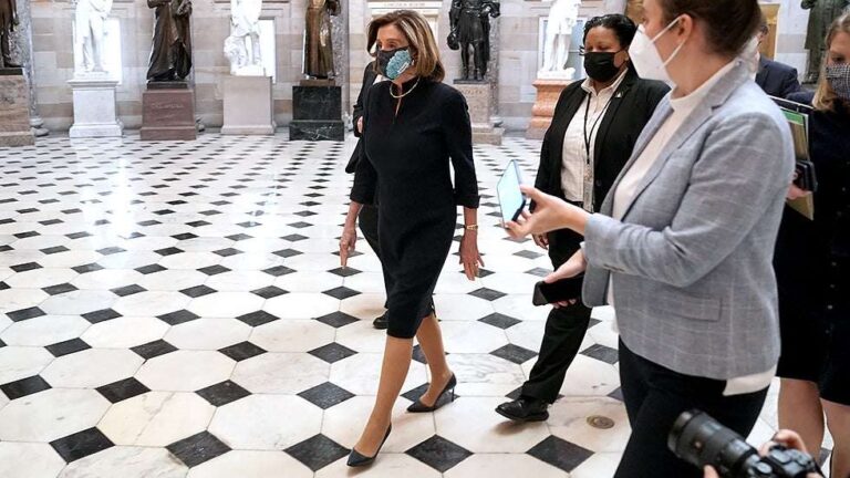 Pelosi announces lawmakers will be fined $5K if they bypass metal detectors to House floor