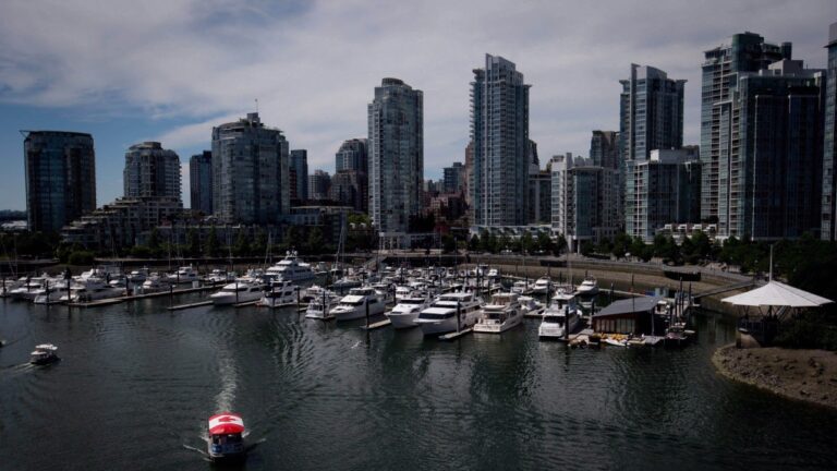 At least five people stabbed in downtown Vancouver fight
