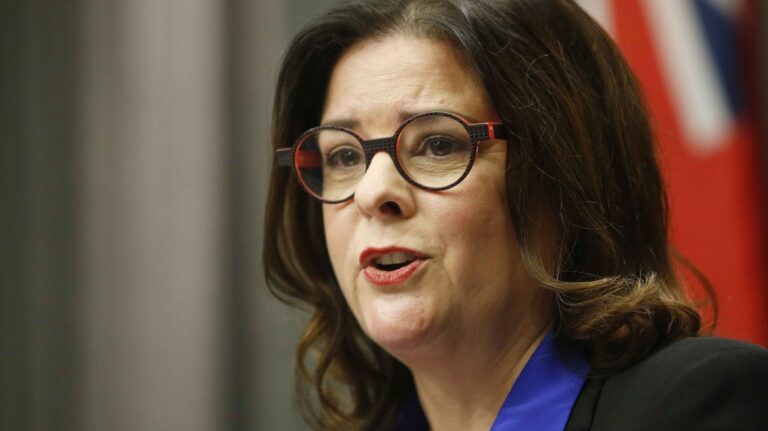 New public health orders coming into effect in Manitoba to curb spread of Omicron variant