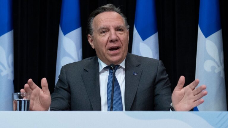 Facing 9,000 new COVID-19 cases, Quebec to limit gatherings in homes, restaurants to six people as of Dec. 26