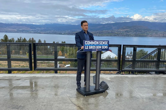 Pierre Poilievre condemns Hamas during Okanagan stop
