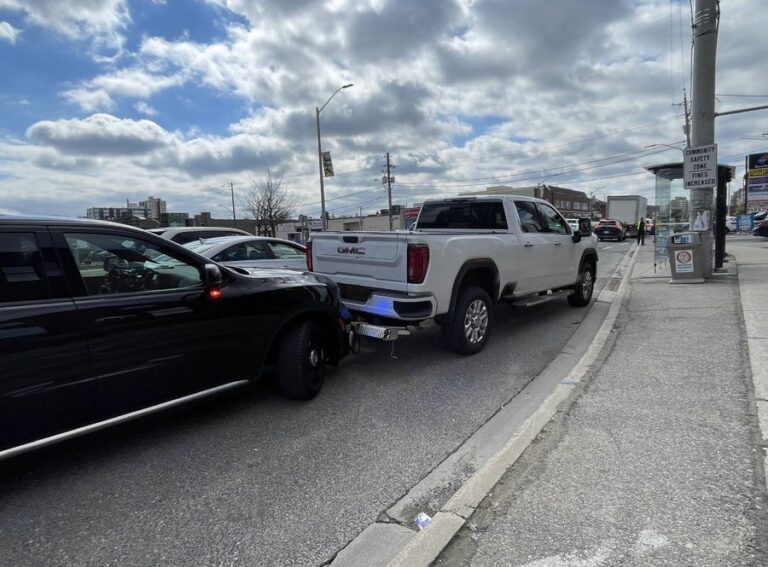 ‘Unacceptable behaviour’: Ontario tow truck driver caught going 100 km/h over speed limit