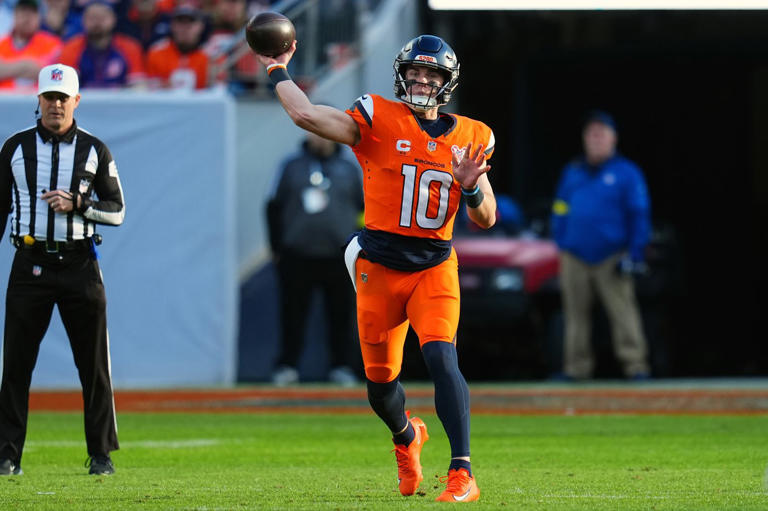 Denver Broncos quarterback Bo Nix (10) looks to throw a pass against the Jacksonville Jaguars during the first half of an NFL football game in Denver, Sunday, Dec. 21, 2025. (AP Photo/Jack Dempsey) © The Associated Press
